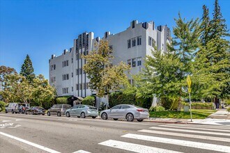 Whipple Manor in Redwood City, CA - Building Photo - Building Photo