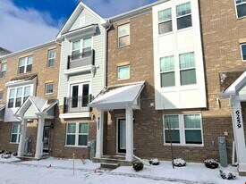 6257 Sandbelt Dr in Woodridge, IL - Building Photo