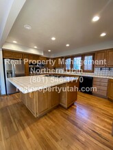 986 Oakwood Dr in Bountiful, UT - Building Photo - Building Photo