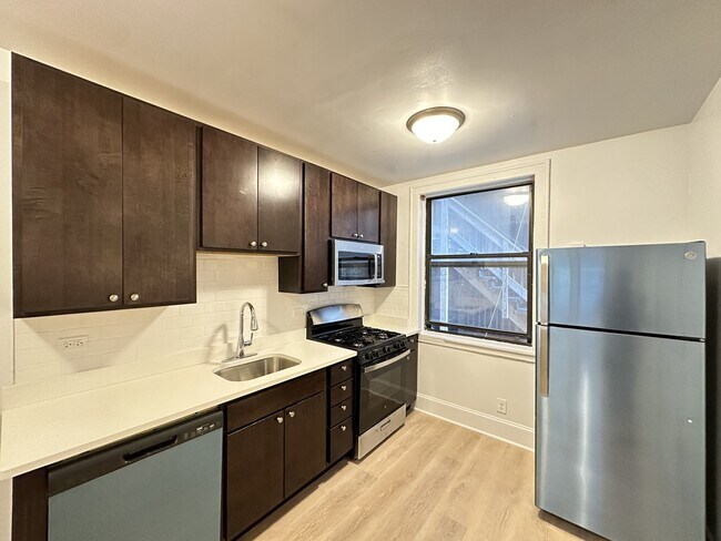 2332.5 N Spaulding Ave in Chicago, IL - Building Photo - Building Photo
