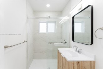 1020 SW 74th Ave in Miami, FL - Building Photo - Building Photo