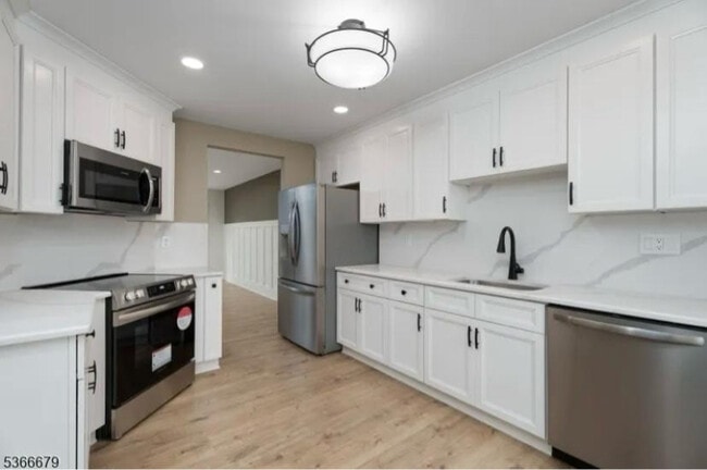 property at 86 Longacre Ct