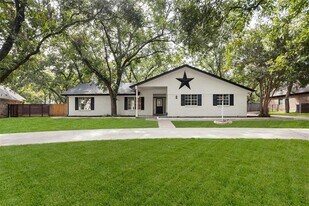 8735 S Monticello Cir in Granbury, TX - Building Photo