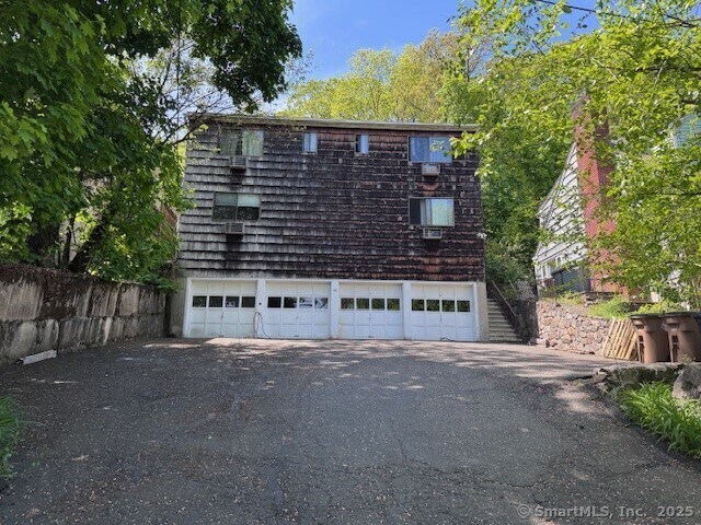 48 Columbus Pl in Stamford, CT - Building Photo