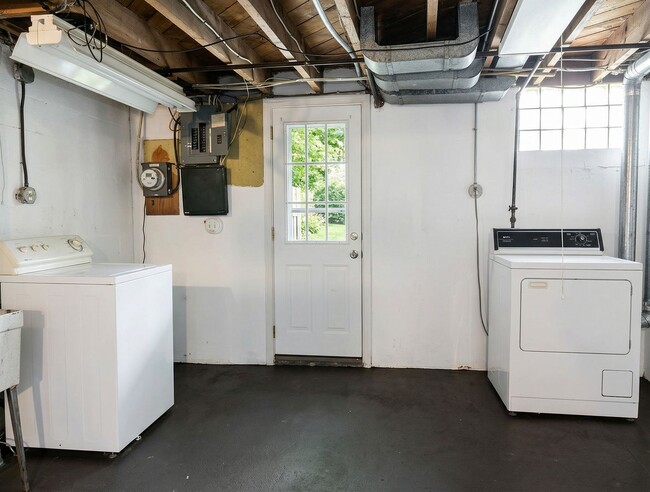 8309 Pleasant Plains Rd in Towson, MD - Building Photo - Building Photo