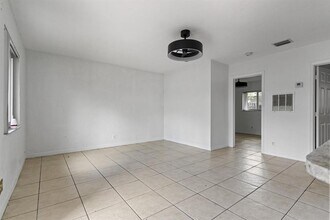 709 SW 13th Ave, Unit 3 in Fort Lauderdale, FL - Building Photo - Building Photo