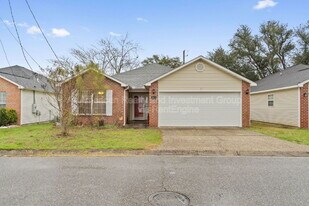 911 Lauderhill Ln in Fort Walton Beach, FL - Building Photo