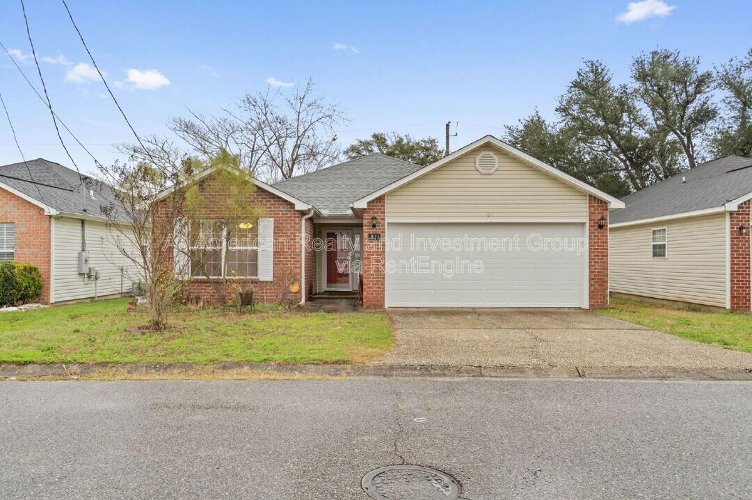 911 Lauderhill Ln in Fort Walton Beach, FL - Building Photo