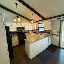1911 Grant Rd in Arden Hills, MN - Building Photo - Building Photo