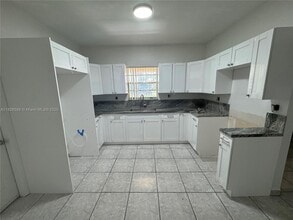 613 NW 58th Ave in Miami, FL - Building Photo - Building Photo