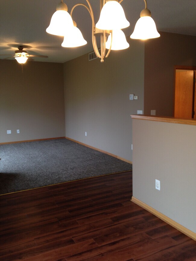 2106 Linden Trail in North Mankato, MN - Building Photo - Building Photo