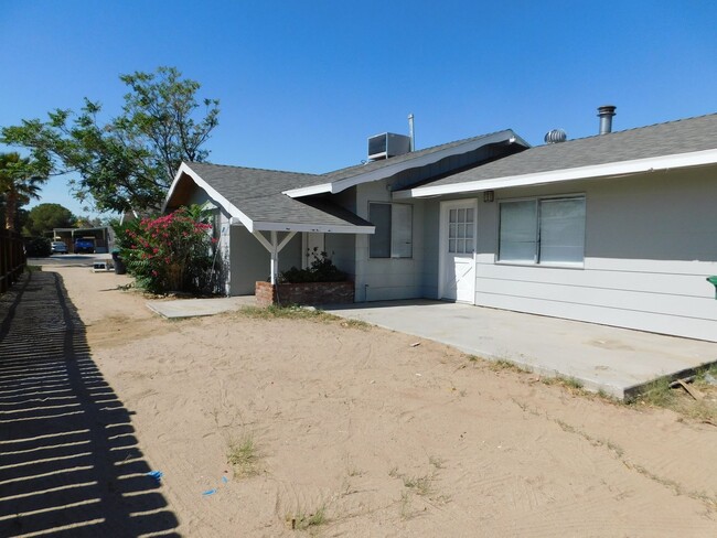 728 W Moyer Ave in Ridgecrest, CA - Building Photo - Building Photo