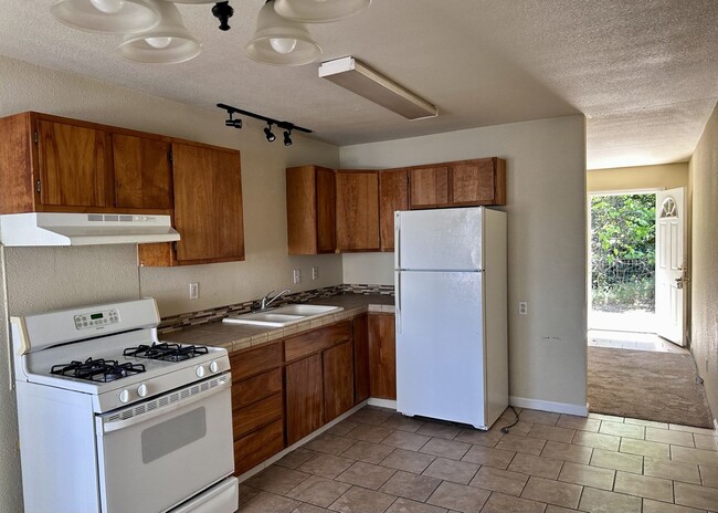 2909 East St in Anderson, CA - Foto de edificio - Building Photo