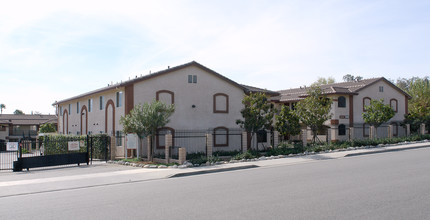 Towne Apartments in Banning, CA - Building Photo - Building Photo