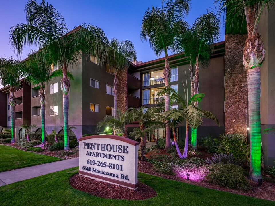 The Penthouse Apartments "Call for Specials" in San Diego, CA - Foto de edificio