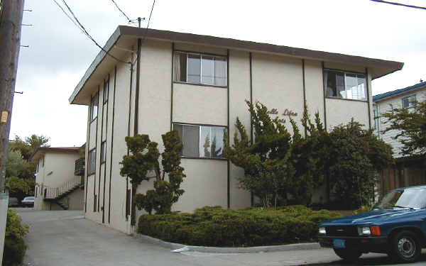 Della Libra Apartment in San Mateo, CA - Building Photo - Building Photo