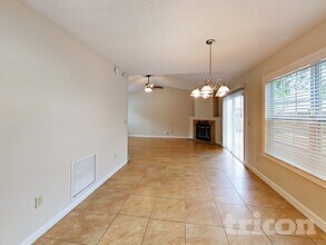 7742 Settlers Landing Trail S in Jacksonville, FL - Foto de edificio - Building Photo