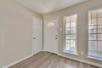 917 Piedmont Dr in Garland, TX - Building Photo - Building Photo