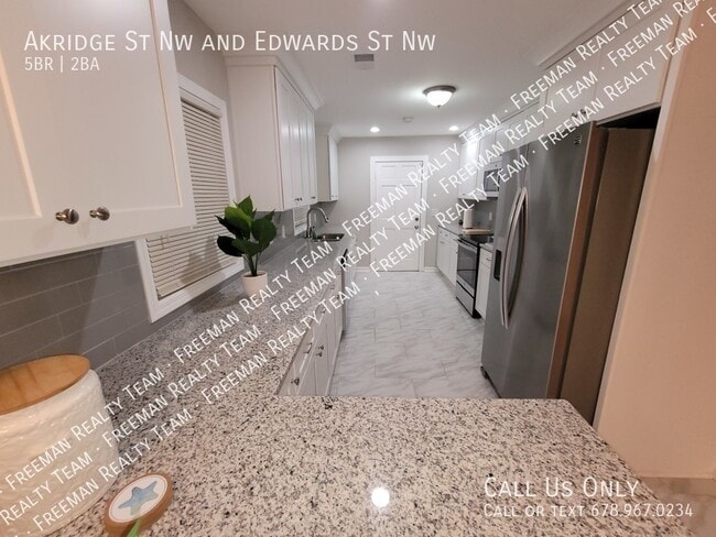 property at 1471 Akridge St NW
