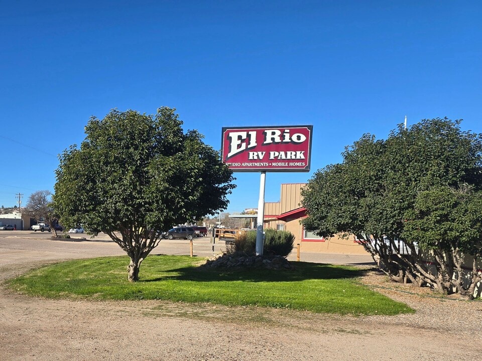 825 E 4th St in Benson, AZ - Building Photo