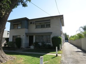 7236 Woodman Ave in Van Nuys, CA - Building Photo - Other