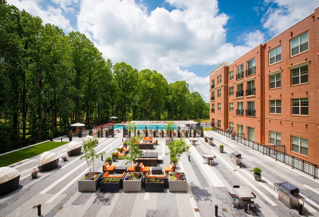Paramount in Gaithersburg, MD - Building Photo