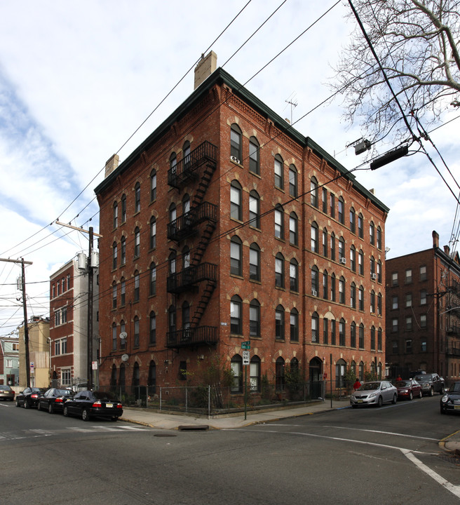 601 Clinton St in Hoboken, NJ - Building Photo