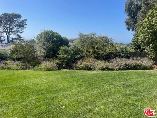 30060 Harvester Rd in Malibu, CA - Building Photo - Building Photo