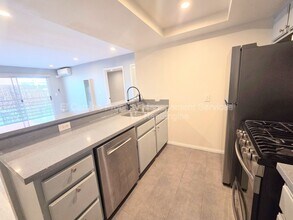 327 Chestnut Ave in Long Beach, CA - Building Photo - Building Photo