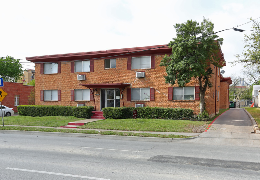 Woodstone Apartments in Dallas, TX - Building Photo