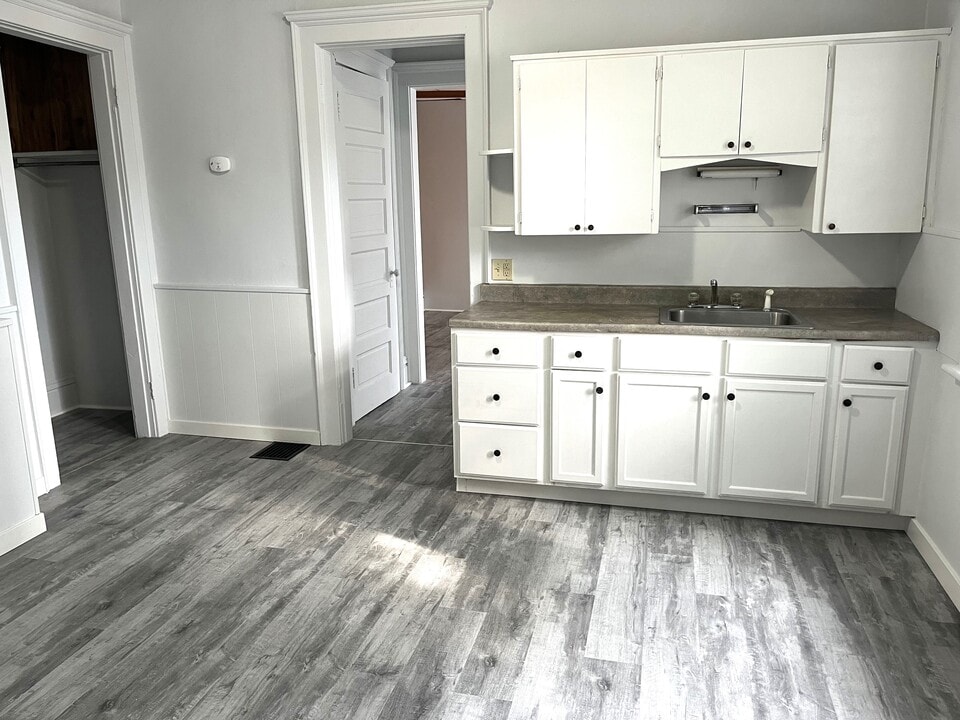 257 W 8th St in Erie, PA - Building Photo