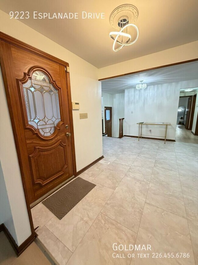 9223 Esplanade Dr in Windsor, ON - Building Photo - Building Photo