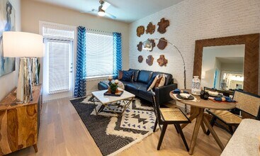 2200 Rutland St in Houston, TX - Building Photo - Building Photo