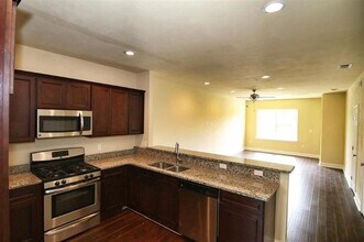 1974 Midyette Rd-Unit -1204 in Tallahassee, FL - Foto de edificio - Building Photo