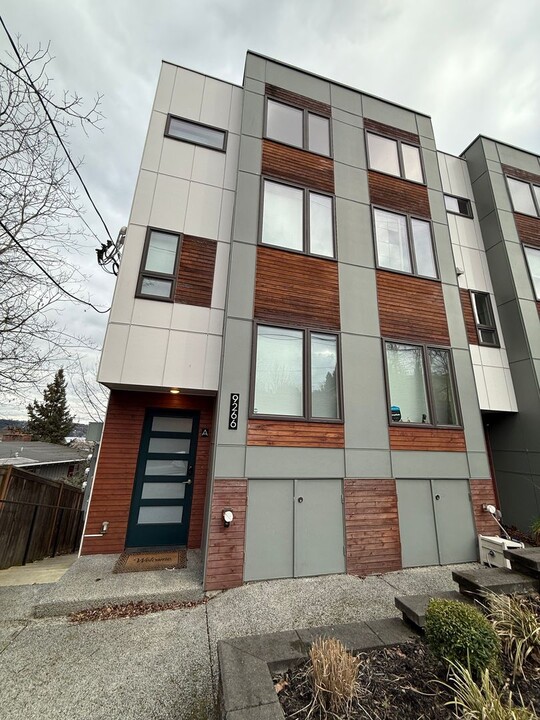 9266 50th Ave S in Seattle, WA - Building Photo