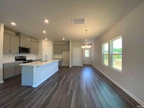 908 Clearhaven Ln in Fuquay Varina, NC - Building Photo - Building Photo