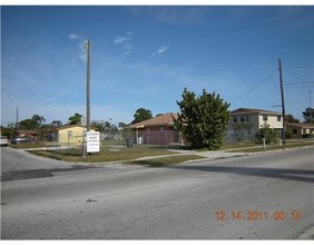 1018 N 25th St in Fort Pierce, FL - Building Photo - Other