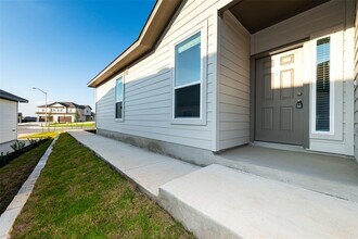 403 Cross Barn Blvd in Buda, TX - Building Photo - Building Photo