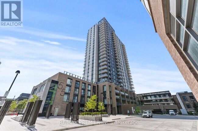 55 Duke St W in Kitchener, ON - Building Photo - Building Photo