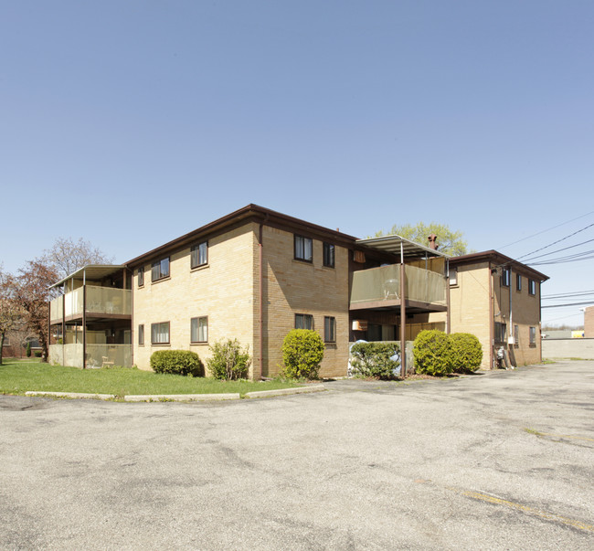 Amber's Leafdale Apartments in Royal Oak, MI - Foto de edificio - Building Photo