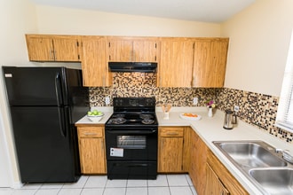 588 Imperial Pl in Poinciana, FL - Building Photo - Building Photo