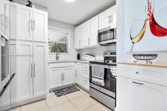 8841 W Flagler St in Miami, FL - Building Photo - Building Photo