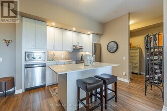 40 Esplanade Ln in Grimsby, ON - Building Photo - Building Photo