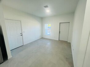 3817 33rd St SW in Lehigh Acres, FL - Building Photo - Building Photo