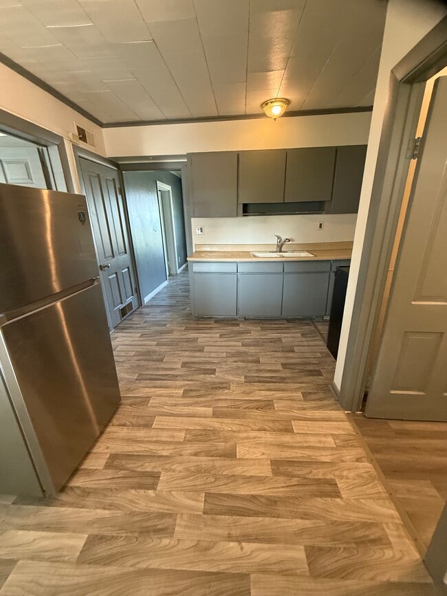 127 S Woodlawn Ave, Unit 127 in Burlington, IA - Building Photo - Building Photo