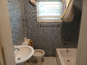 E & E Motel Furnished with Utilities Included in Atlantic Beach, SC - Foto de edificio - Building Photo