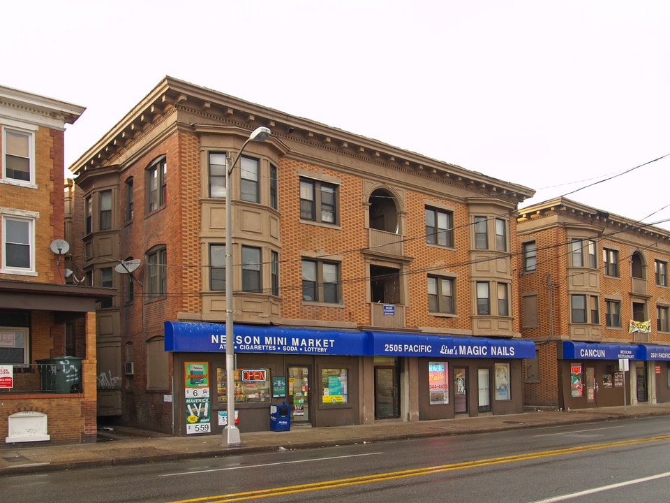 2505 Pacific Ave in Atlantic City, NJ - Foto de edificio