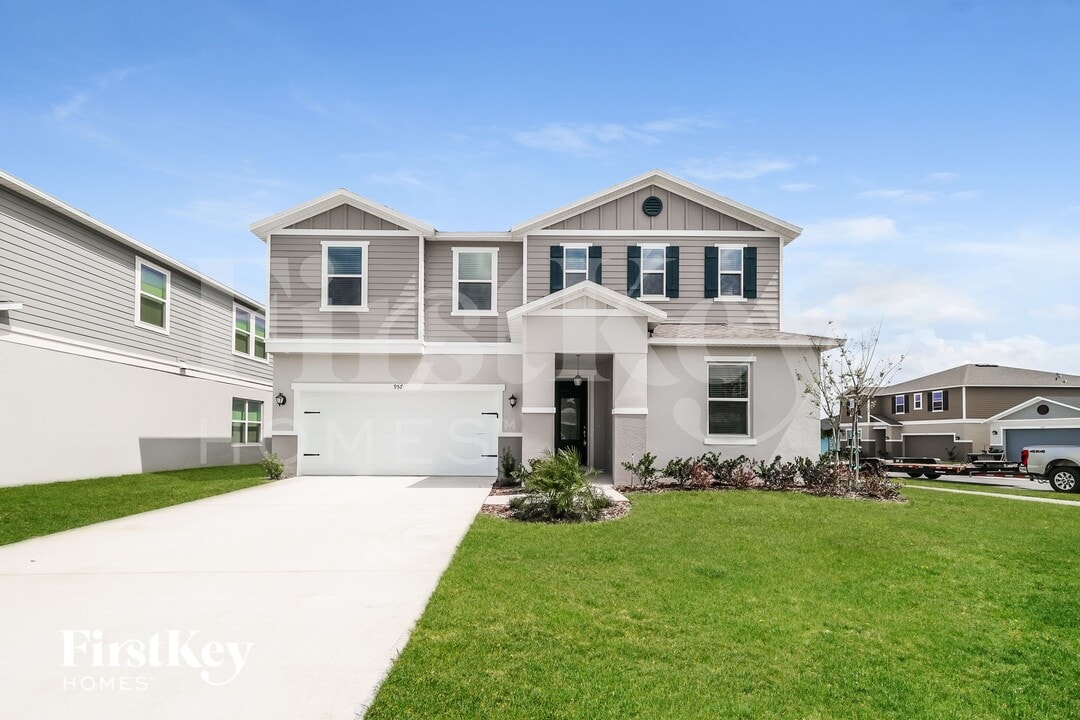 957 Gotthard Pass Dr. in Winter Haven, FL - Building Photo