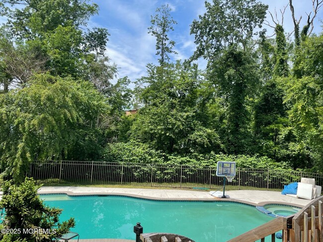 21 Old Queens Ct in Eatontown, NJ - Building Photo - Building Photo