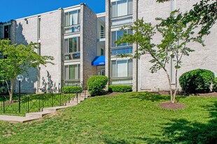 Hampshire West in Silver Spring, MD - Building Photo